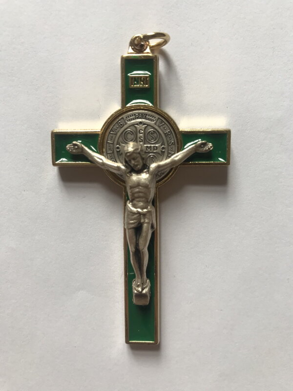 Prívesok Benediktínsky kríž (KBV 4) – zelený, zlatý lem